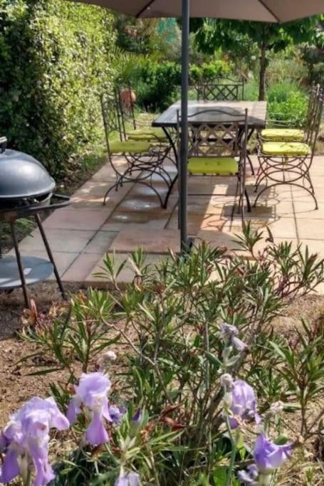Spacieuse Villa Avec Jardin A Deux Pas Du Centre Aups Esterno foto
