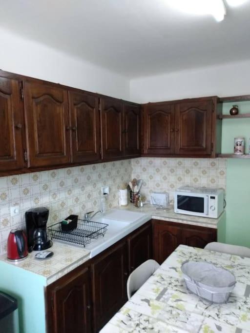 Spacieuse Villa Avec Jardin A Deux Pas Du Centre Aups Esterno foto
